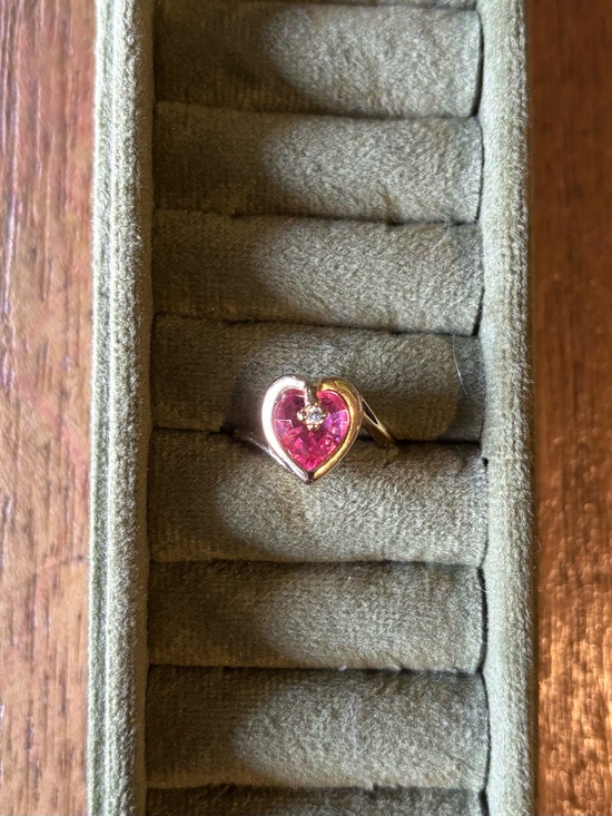 Jewelry - Vintage Pink Bezel Heart Ring